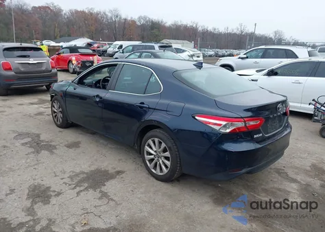 2019 Toyota Camry Le z USA, uszkodzony, nr VIN 4T1B11HK9KU288674